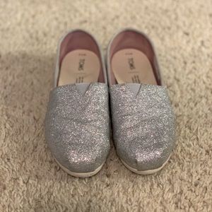 TOMS Women’s Iridescent Silver Alpargata. Size 7.5